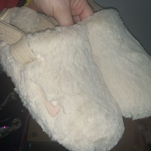 Nike White Faux Fur Slippers Like New Womens size 10 - Picture 1 of 6